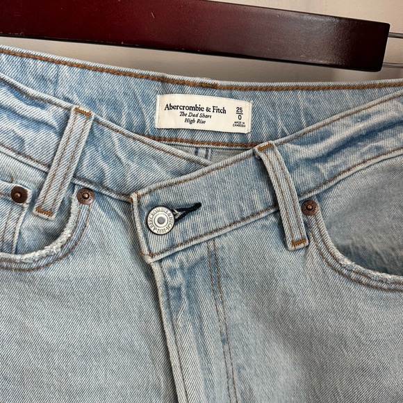 Abercrombie Dad Short - High Rise - Picture 2 of 7